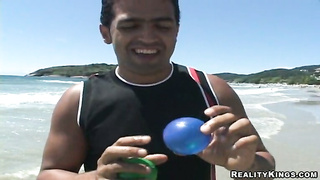 Lana Paes - Juggling Balls