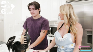 Danielle Renae - Madrastra provocativa con su vestimenta sub
