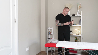 Bella Mur Masseuse Cant Resist And Destroys Clients Wet Pussy On The Massage Table