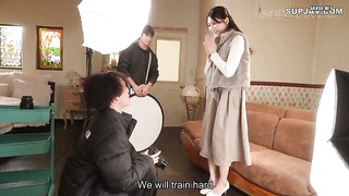 [START-585] Athleisure fashion magazine model met on set ignores interview to stare at visible pussy 2 video