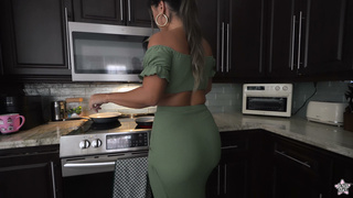 Lexis Star Takes a Massive Facial