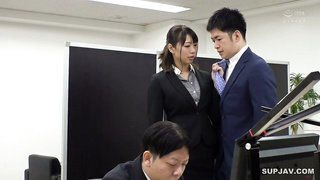 MEYD-630-[Sin censura] - Matsuri Kiritani - Mi jefa siempre me menosprecia y se subió a mi pene