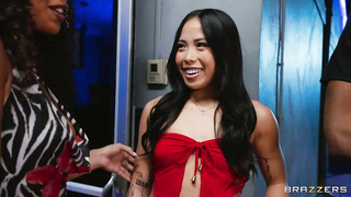 Skyla Sun, Vivienne Vo