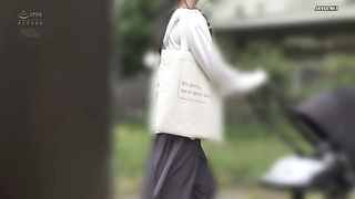 [CLUB-908] Stalking a married woman with a stroller and raping her while unconscious