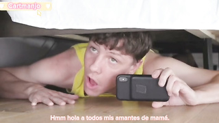 Espiando a mamá, me sorprende y me obliga a follarmela Sub