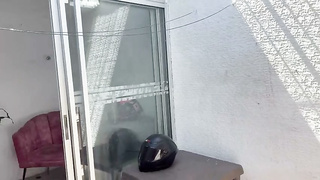 LynnScream Le meto la polla a mi pequeña hermanastra a cambio de ayudarle de lavar su ropa