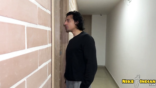 Agente inmobiliaria latina follada con fuerza por un cliente indio