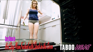 Hot Step Mom Fucked in the Ass While Stuck in the Oven – Cᴏry Chаse