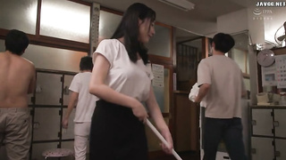 [URE-109] “How about the hot springs” – Part 2 depicting a plump bikini FUCK, with added original li