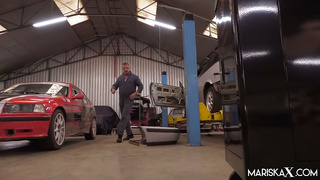 Linda Del Sol - Fucking the mechanic for a fix