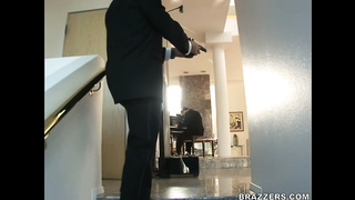 Secret Agents Lichelle Marie and Audrey Bitoni does her job