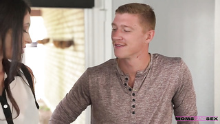 Stepdaughter Shares With Mom – Vinа Skу, Ashleу Wᴏlf 2 video