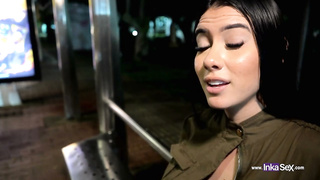 Chica Colombiana acepta follada dura a cambio de no irse en autobus Sub