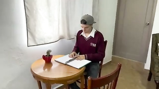 Niñera culona Le Enseña A Coger al hijo de los patrones