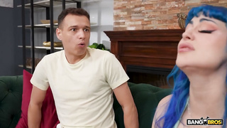Jewelz Blu Surprises Roommate With Pussy