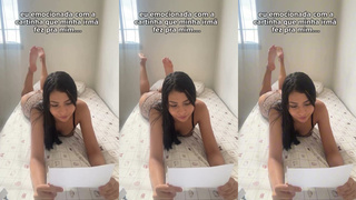 PUTA SAFADA MOSTRA DISCRETAMENTE A BUNDA E COM O CU QUE DÁ TESÃO!