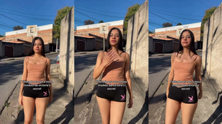 PUTA E UM MODELO, APROVEITEM LOGO QUE ESSA ESTÁBEM NA PONTA DA FODA!