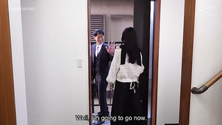 [NACT-177] Locks onto the virgin young man who came to fix a water leak! Flashes a vibrator and puts
