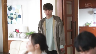 [ROE-559] In the family home where everyone has left the nest, the days of Porn spent with my moth