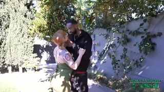 Emma Magnolia - Porno de maduras follando en público