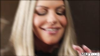 Sexy Blonde MILF Gets Spit Roasted (2025)