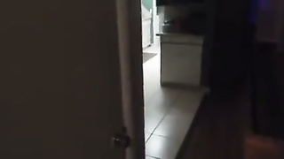 Abusa de su Hermana mientras ella habla por telefono