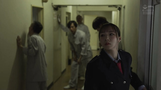 The Terrifying Female Prison Guard Treats Prisoners Like Slaves with Unreasonable Orders and Punishm