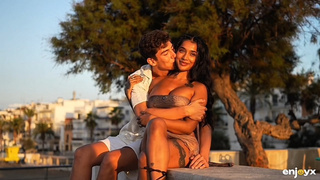 Yasmina Khan -  suplica que su marido blanco eyacule dentro de ella