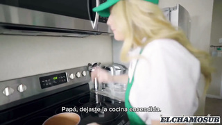 Taylor Blake - Abuelo convence a su nieta de una mamada y luego se la folla sub esp