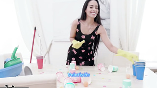 68- Andreina De Luxe sirvienta coge con una gran verga sub español