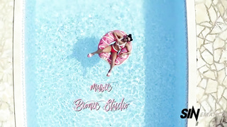 Two In One (2020) Daphne Klyde