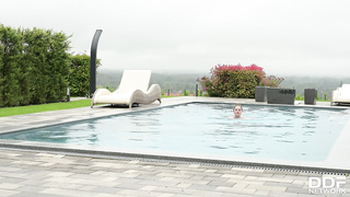 Wife gets fucked by husband and delivery guy