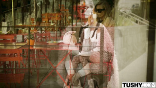 Carolina's mother has always been controlling