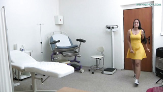 Doctor check up 18yo pussy