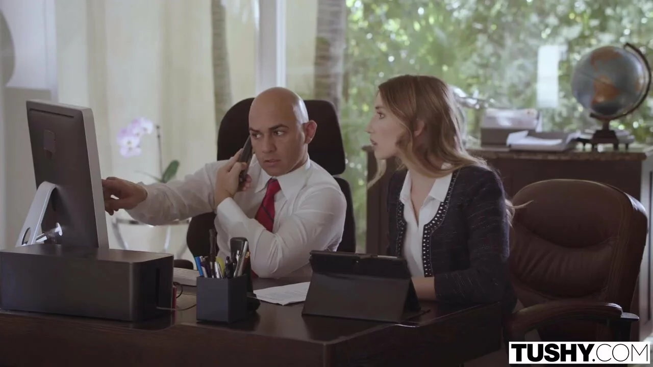 Her tushy ready for action