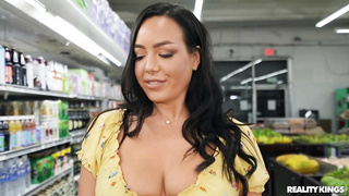 Hardcore fucking/grocery store whore