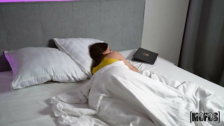 MofosBSides 2021.06.23 Julie Jess Julie Logs Into Mofos XXX