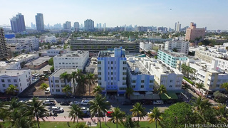 Blonde Babe Brings Her Big Booty To Miami