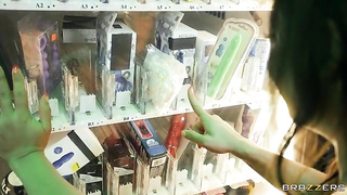 BrazzersExxtra 2021.07.21 Carmela Clutch Vending Machine Disasters XXX