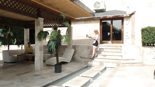 Descargar videos completos de películas porno gratis Maids For Pleasure XXX MP4