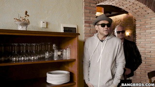 Sexy Waitress - Nekane