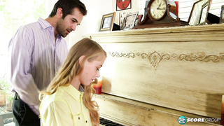 Hannah Hannah The Pianist's Penis...in Her Pussy