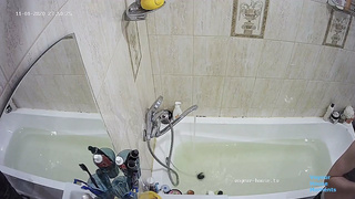 Nina and Kira,fun in bathroom