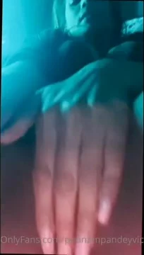 Poonam Pandey UNCUT PUSSY