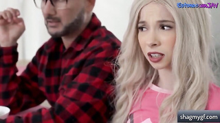 Christie Stevens y Kenzie Reeves - Intercambio Sexual Por Broma Del Día De Los Inocentes