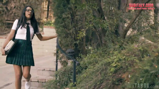 Una studentessa vergine Sub ita