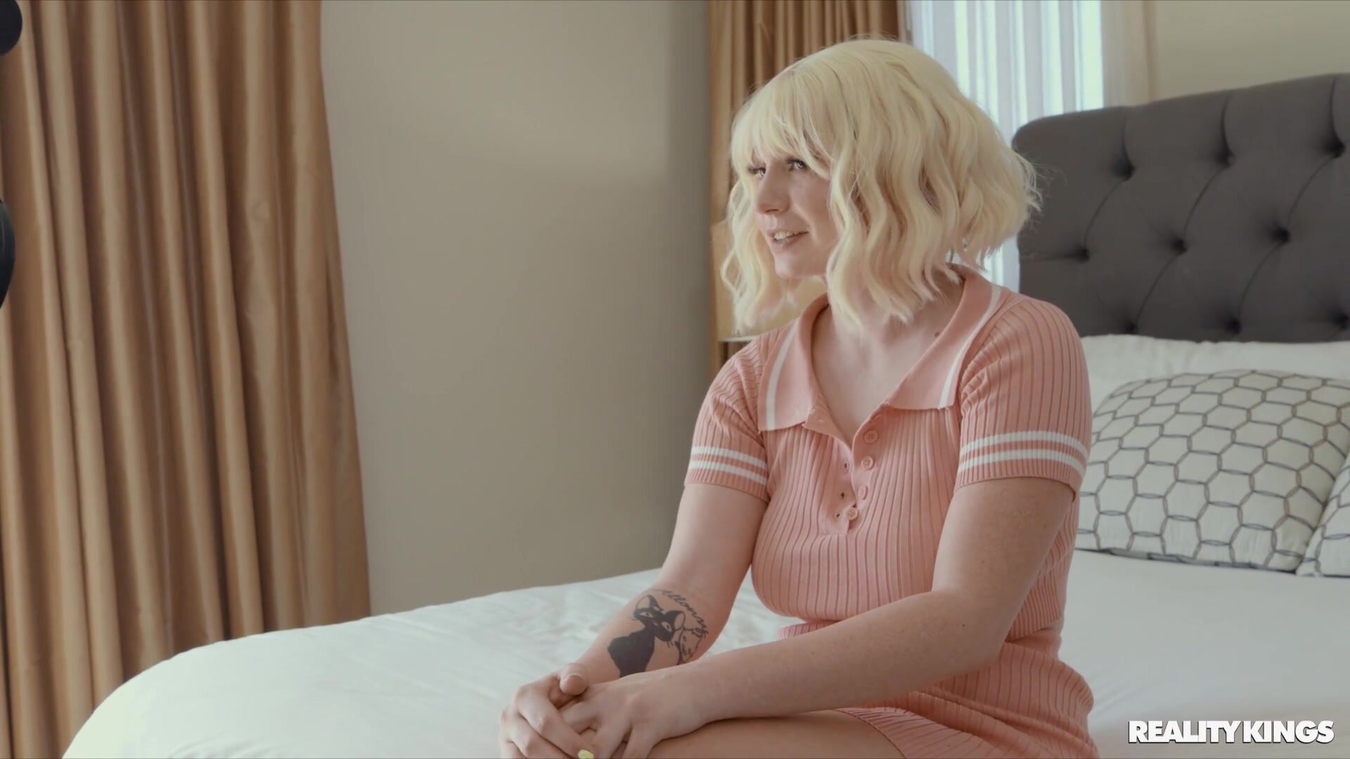 Hardcore fucking/curvy little slut