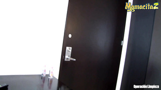 mamacitaz_-_criada_latina_caliente_no_llega_a_tiempo_en_el_trabajo_y_se_la_folla_el_jefe_-_laura_mon