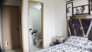 Madrastra cachonda deja caer su toalla frente a su hijastro- PORNO EN ESPAÑOL