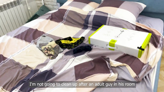 Son (hotson) took advantage of the helplessness of the hotmother stuck under the bed